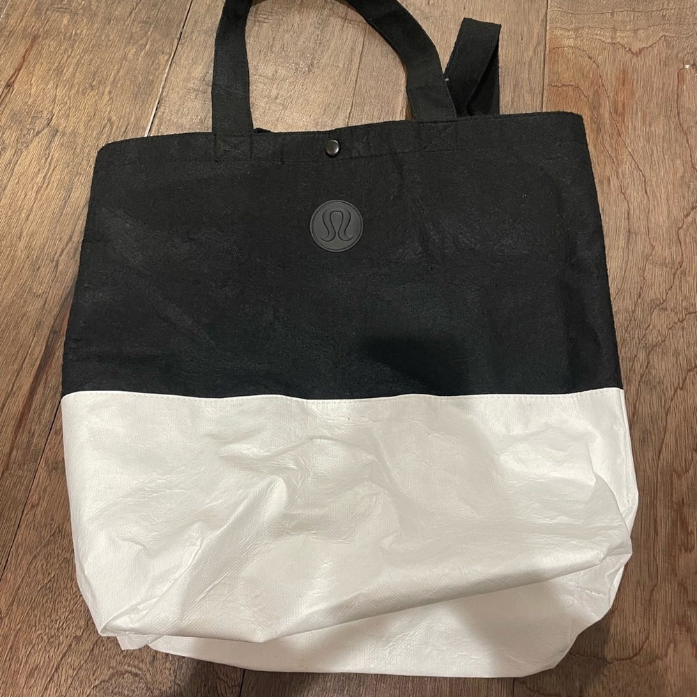 Lululemon bag